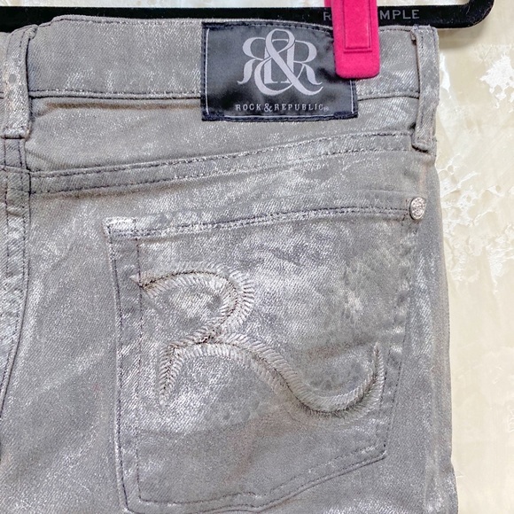 Rock & Republic Silver Toned Jeans - Picture 4 of 5